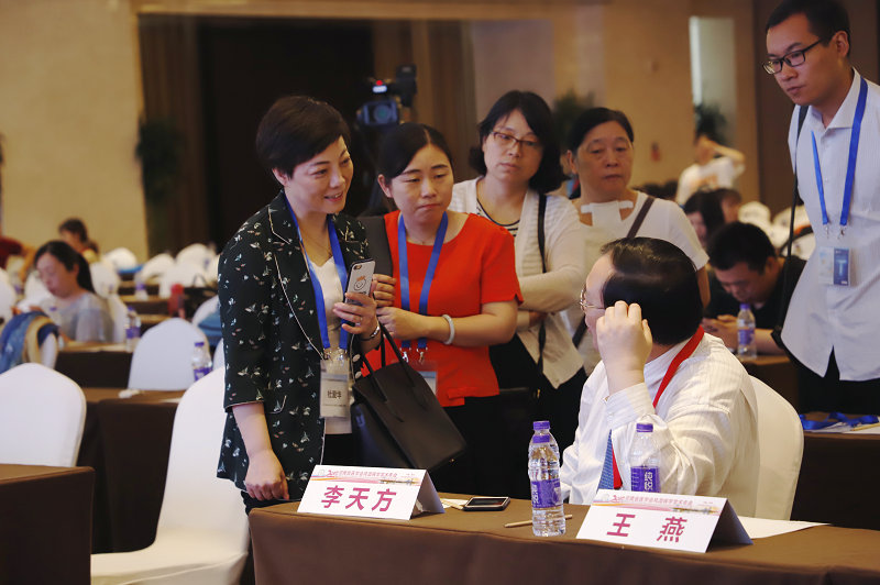 陈会想主任与郑州大学附属医院风湿免疫科李天方主任探讨交流.JPG